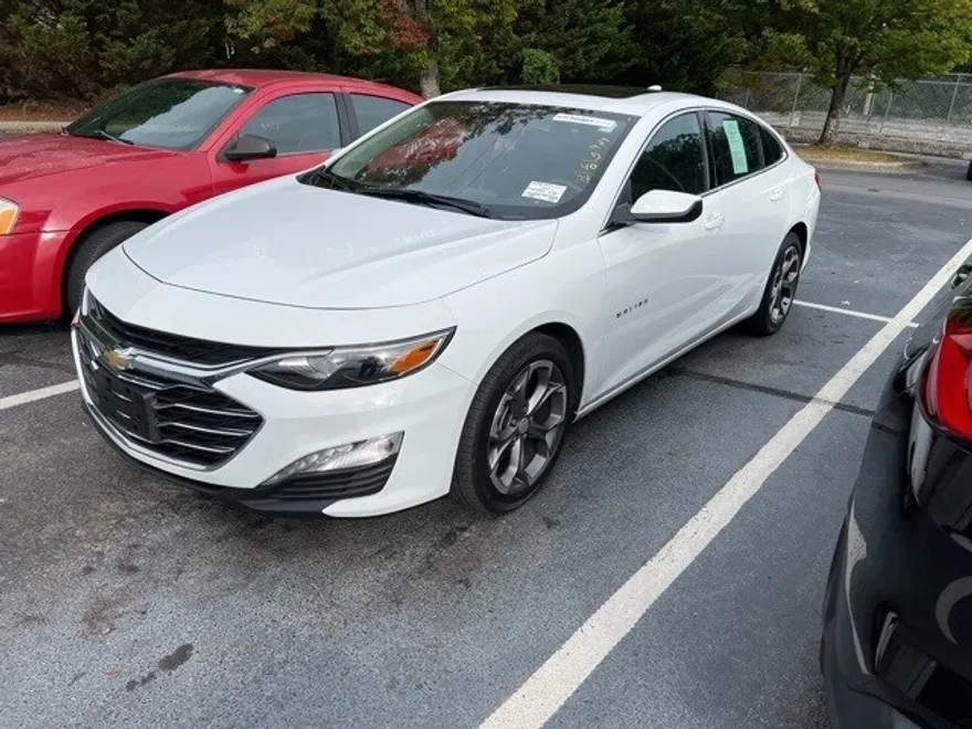 2024 Chevrolet Malibu 1LT photo 1