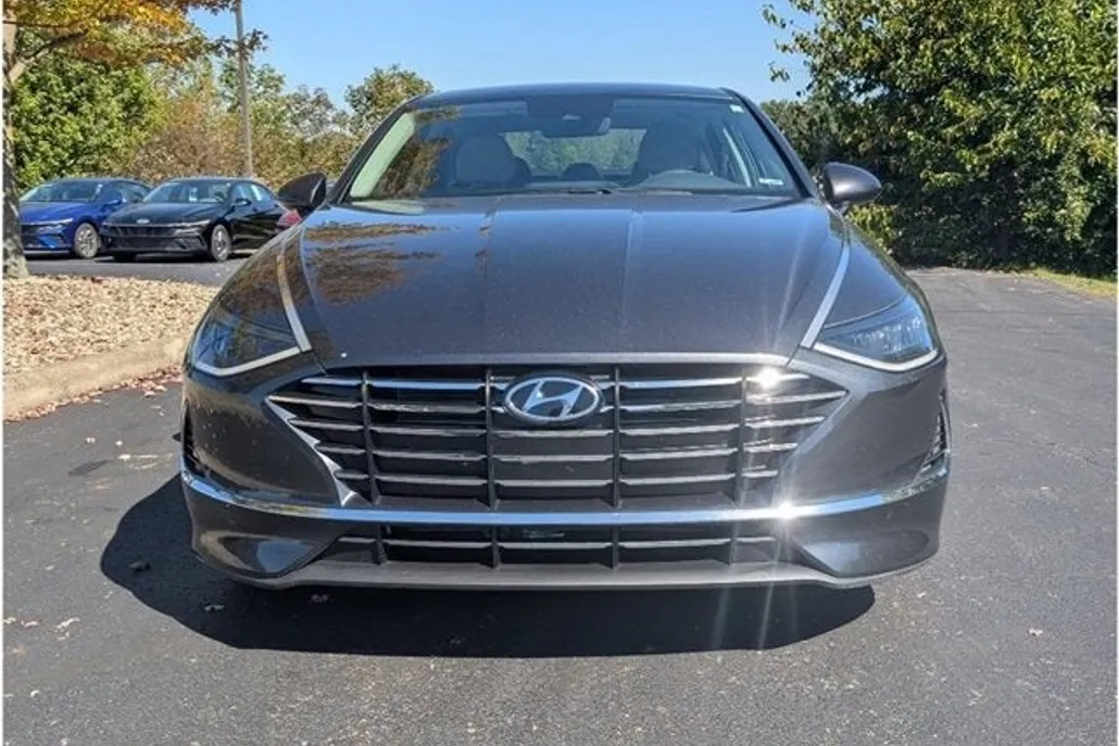 2022 Hyundai Sonata SE photo 1