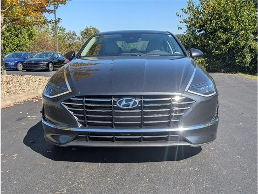 2022 Hyundai Sonata SE photo 1