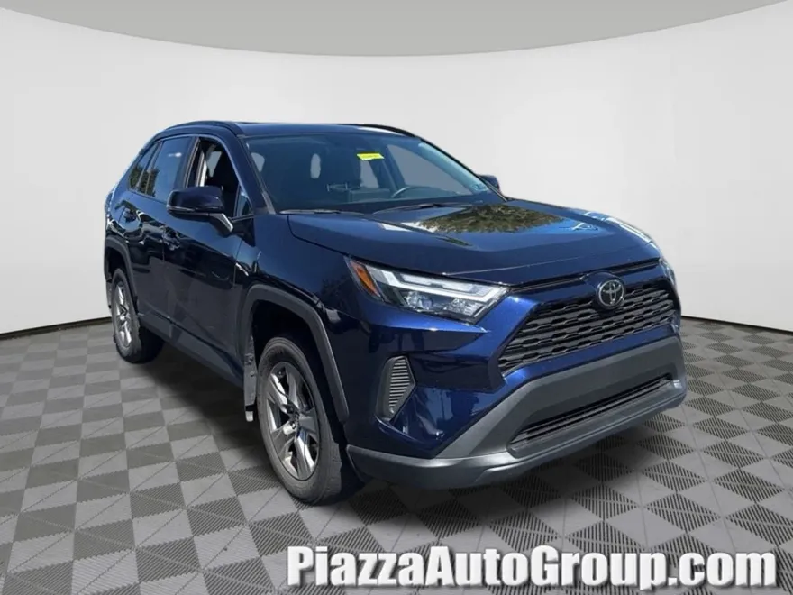 2023 Toyota RAV4 XLE photo 1