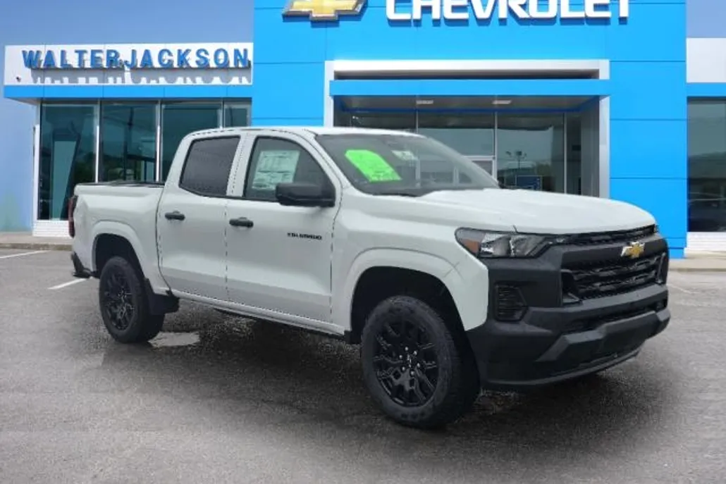 2025 Chevrolet Colorado LT photo 1