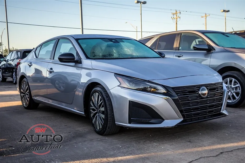 2024 Nissan Altima 2.5 SV photo 1