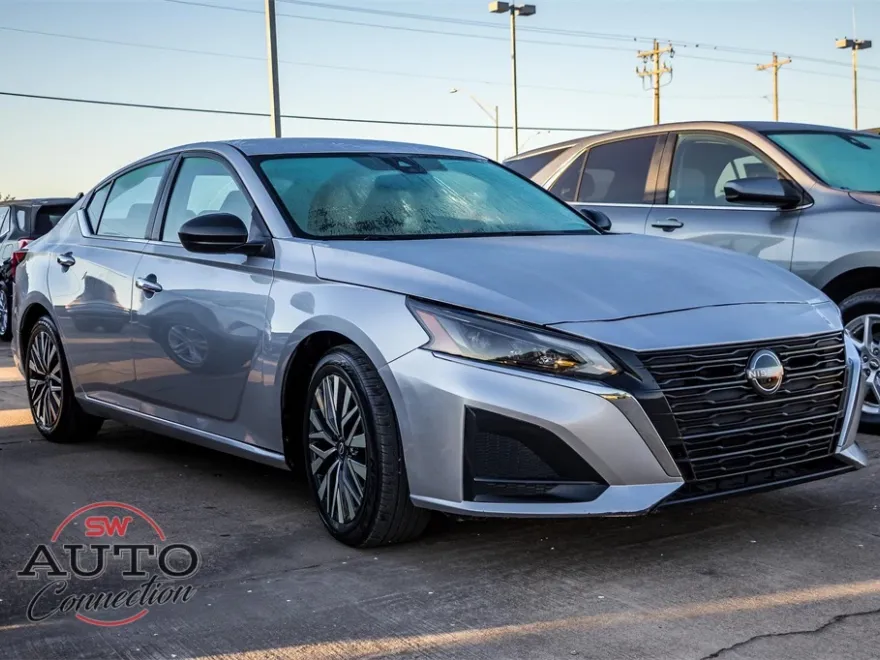 2024 Nissan Altima 2.5 SV photo 1