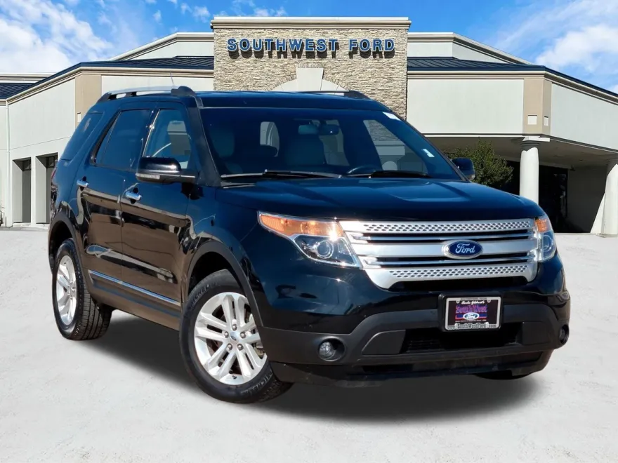 2013 Ford Explorer XLT photo 1