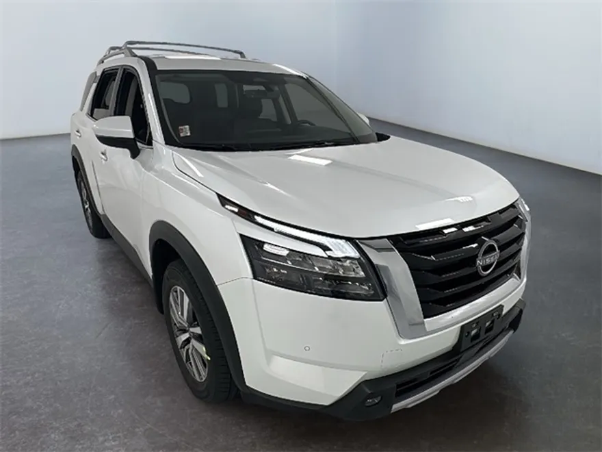 2025 Nissan Pathfinder SL photo 1