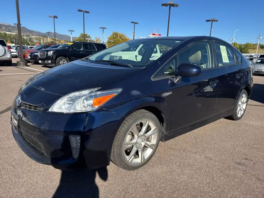 2014 Toyota Prius Four photo 1
