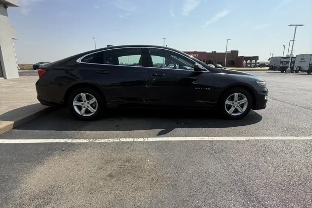 2023 Chevrolet Malibu 1LT photo 1