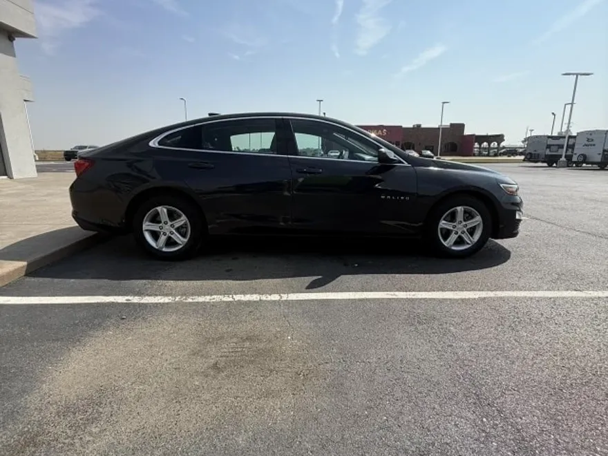 2023 Chevrolet Malibu 1LT photo 1