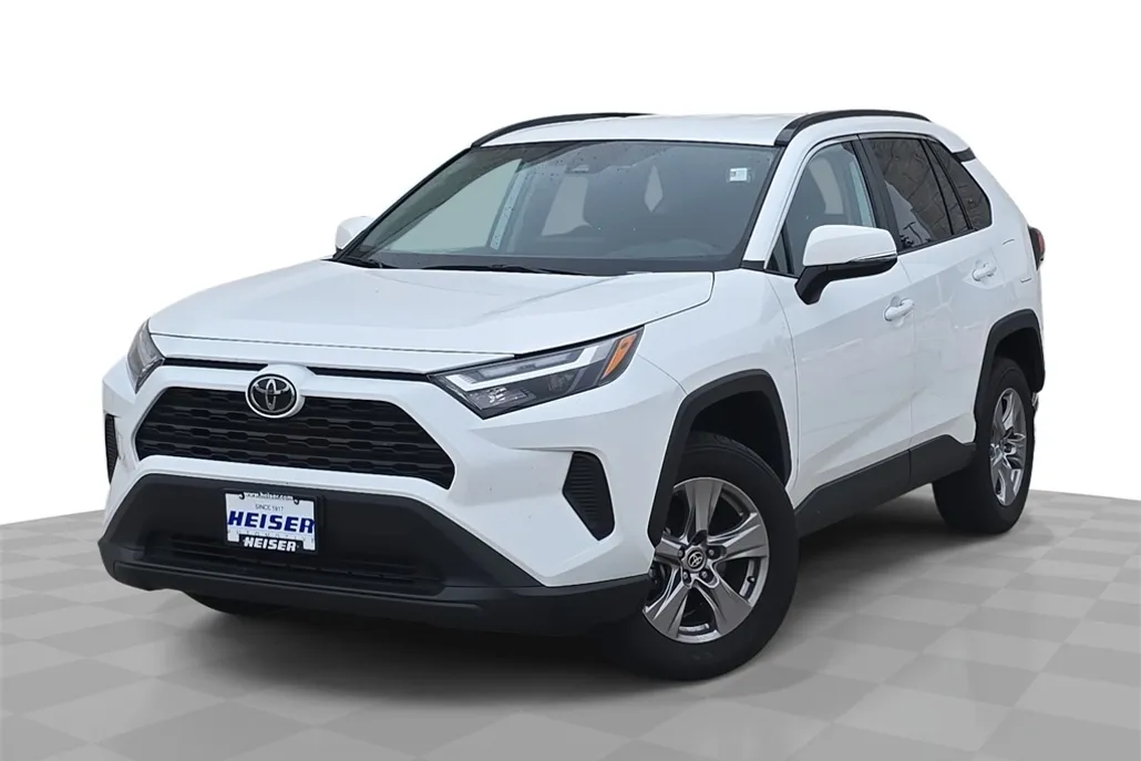 2024 Toyota RAV4 XLE photo 1