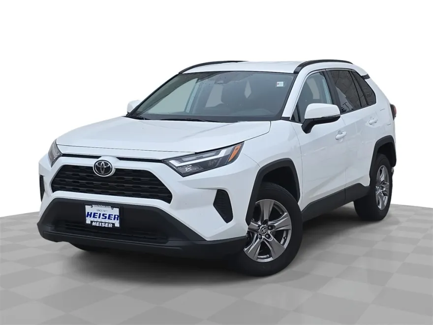 2024 Toyota RAV4 XLE photo 1