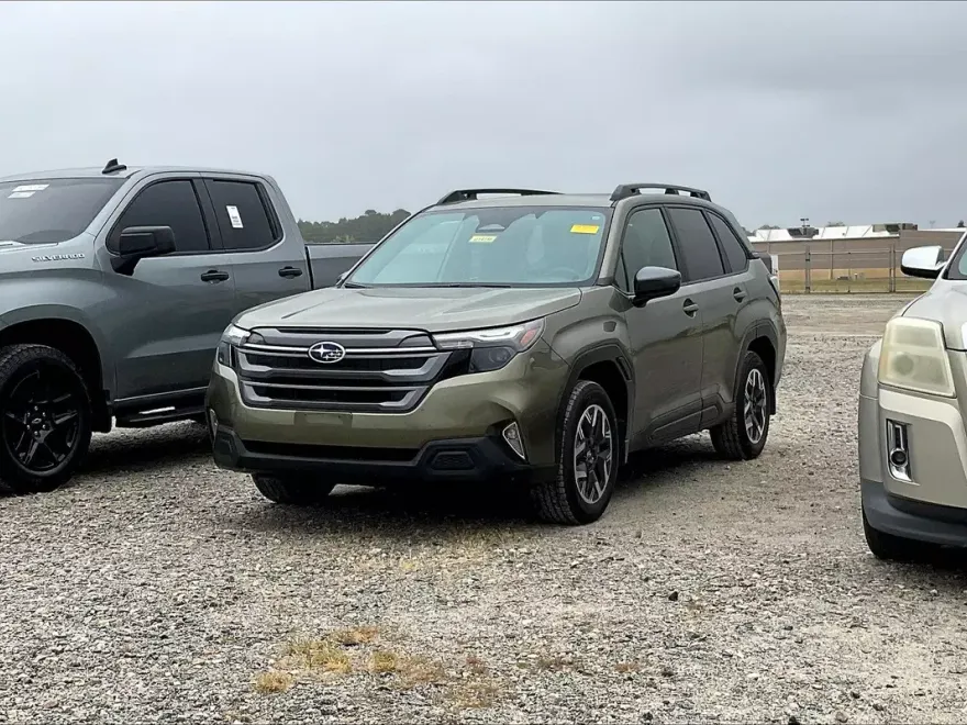 2025 Subaru Forester Premium Base photo 1