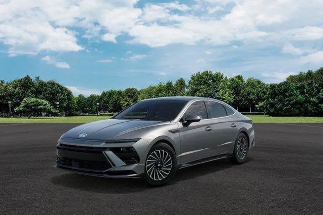 2025 Hyundai Sonata Hybrid SEL photo 1