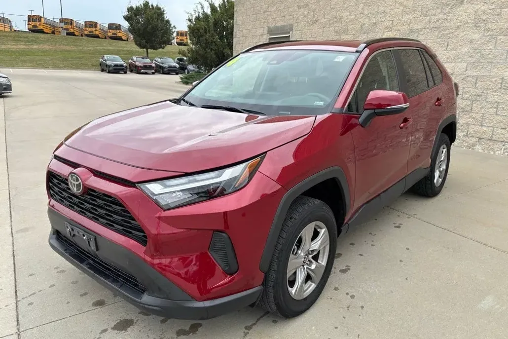 2025 Toyota RAV4 XLE photo 1