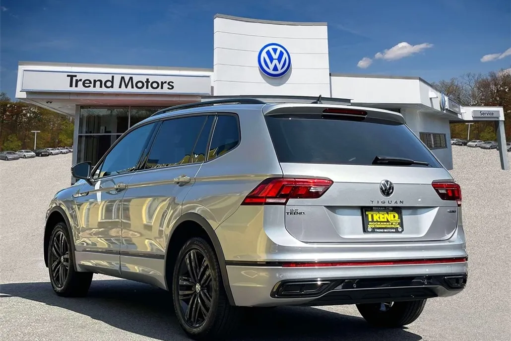 2022 Volkswagen Tiguan SE R-Line Black photo 1