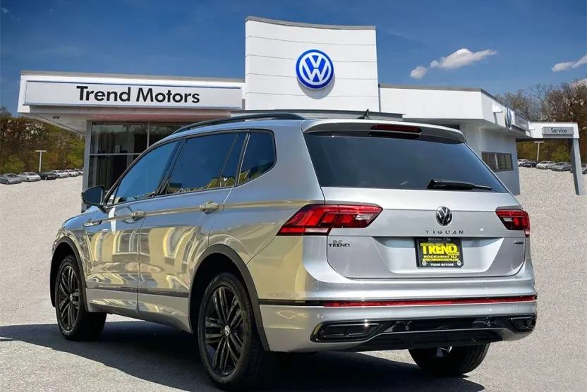 2022 Volkswagen Tiguan SE R-Line Black photo 1