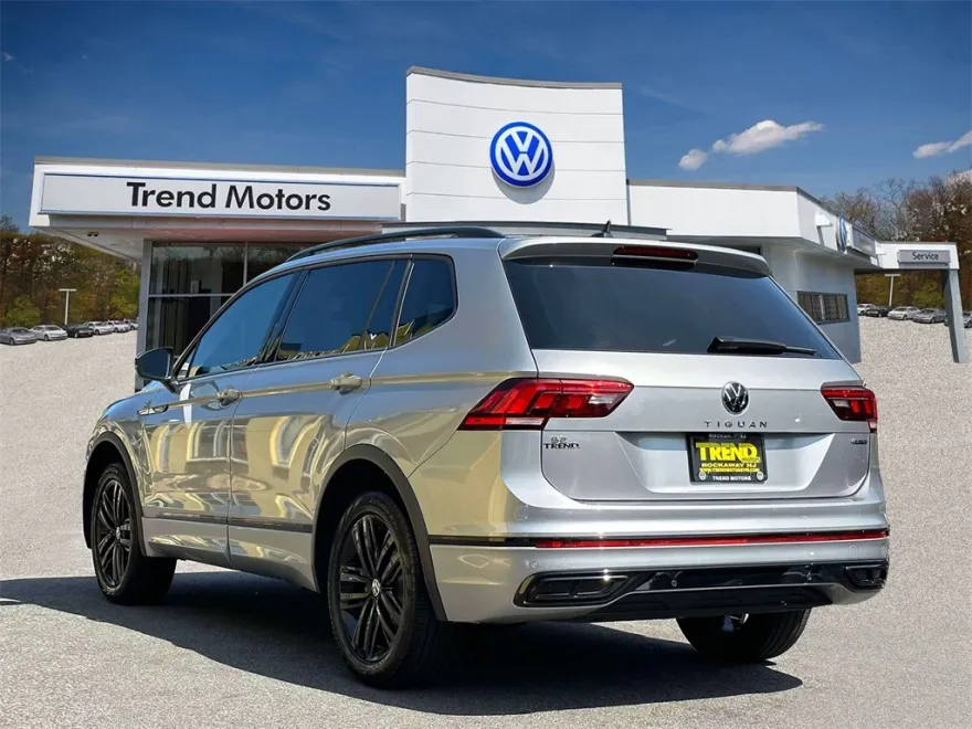 2022 Volkswagen Tiguan SE R-Line Black photo 1