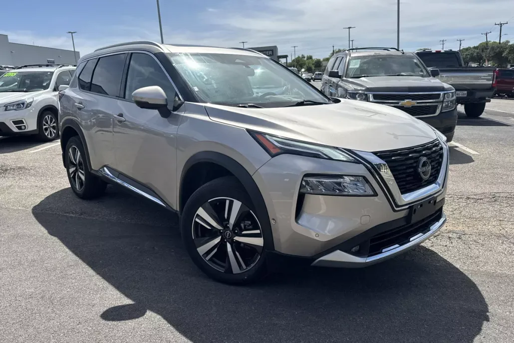 2022 Nissan Rogue Platinum photo 1