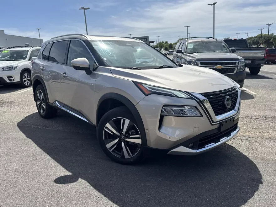 2022 Nissan Rogue Platinum photo 1
