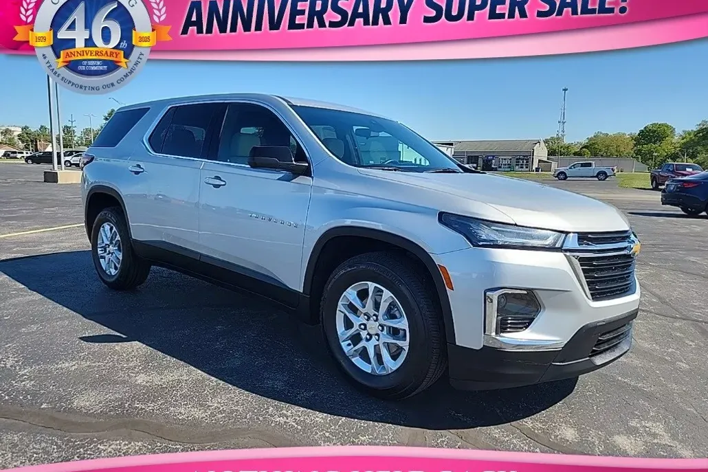 2022 Chevrolet Traverse LS photo 1