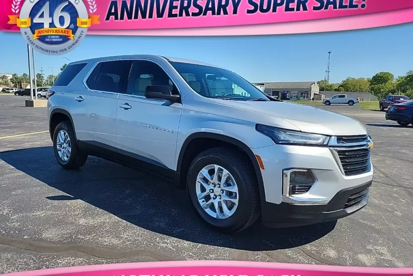 2022 Chevrolet Traverse LS photo 1