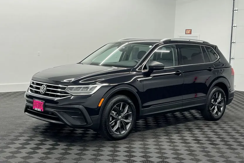 2022 Volkswagen Tiguan SE photo 1