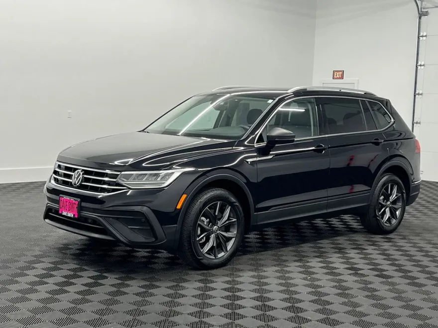 2022 Volkswagen Tiguan SE photo 1