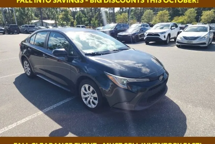 2022 Toyota Corolla LE photo 1