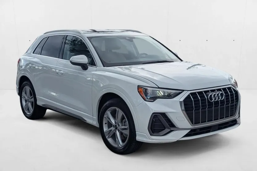 2021 Audi Q3 45 TFSI S line Premium photo 1