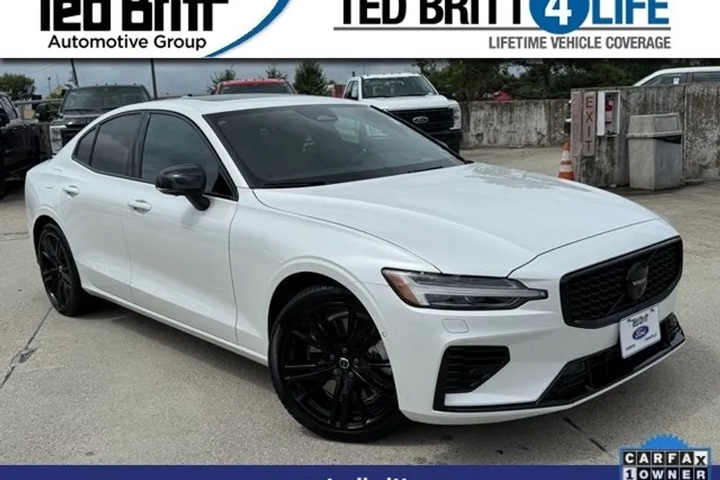 2024 Volvo S60 Recharge Ultimate Black Edition AWD photo 1