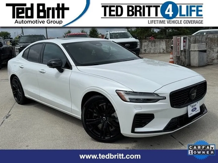 2024 Volvo S60 Recharge Ultimate Black Edition AWD photo 1