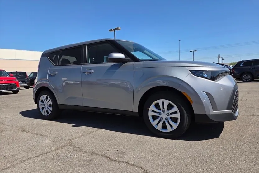 2025 Kia Soul LX photo 1