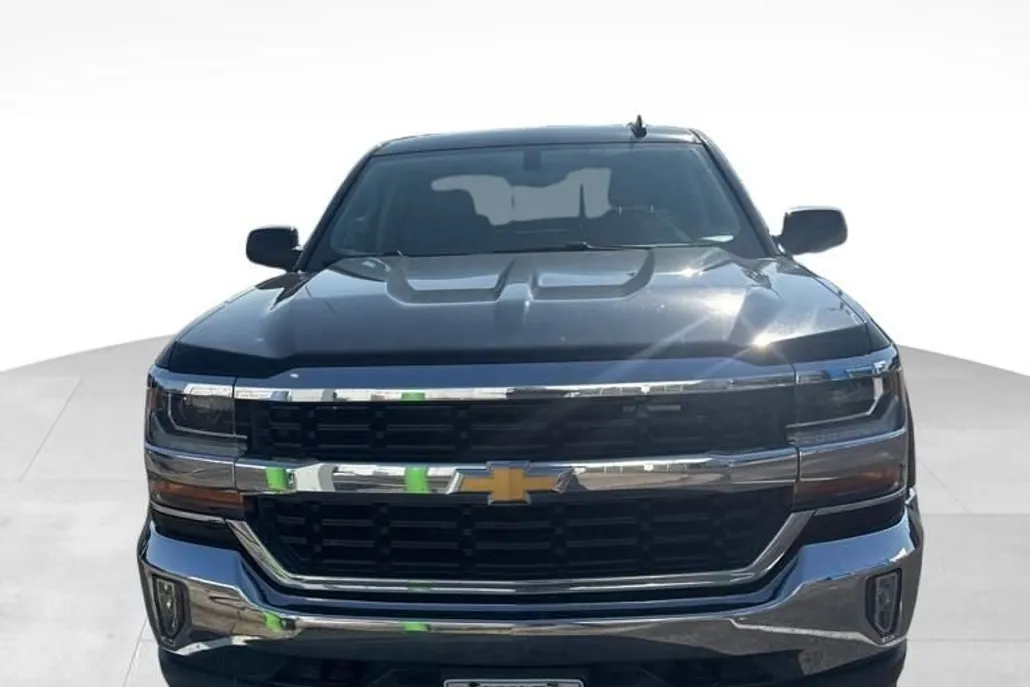 2018 Chevrolet Silverado 1500 LT photo 1