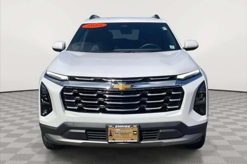 2025 Chevrolet Equinox LT photo 1