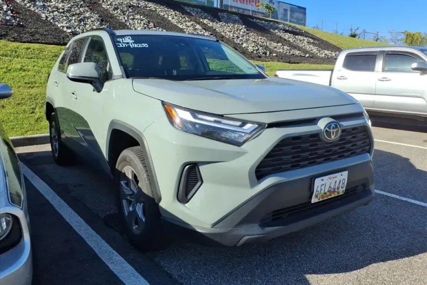 2023 Toyota RAV4 XLE photo 1