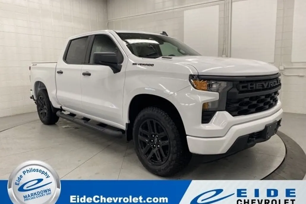 2025 Chevrolet Silverado 1500 Custom photo 1