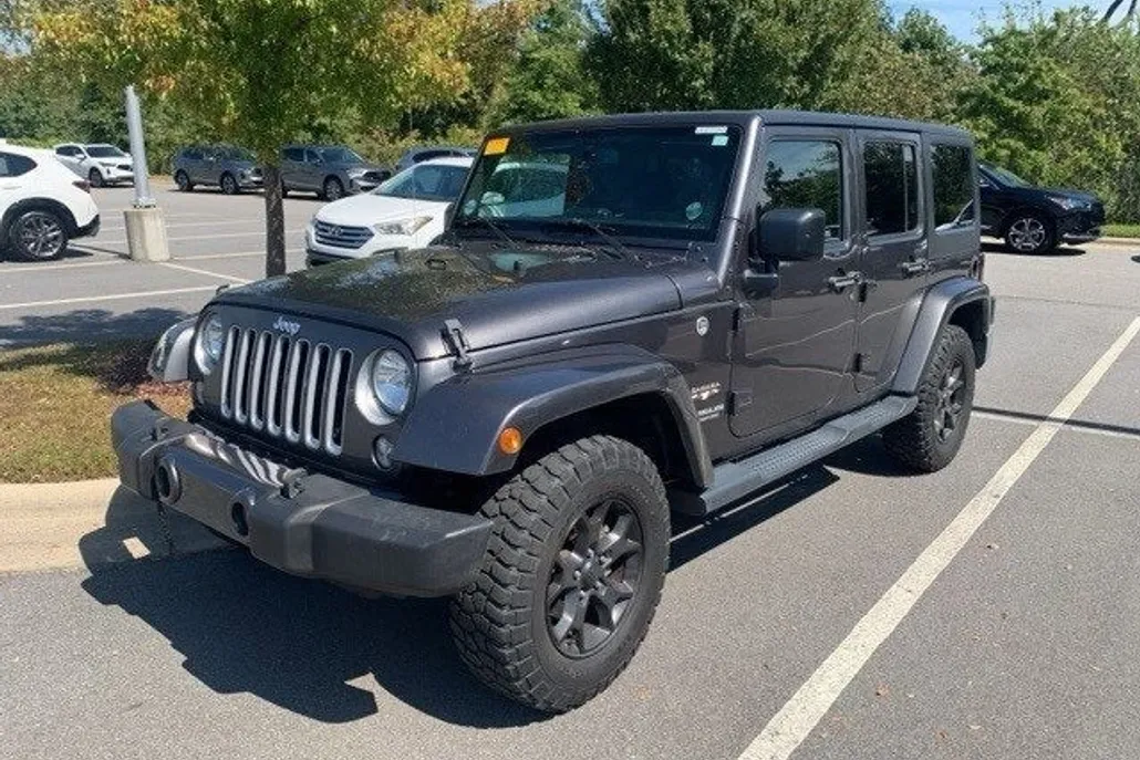 2016 Jeep Wrangler Unlimited Sahara photo 1