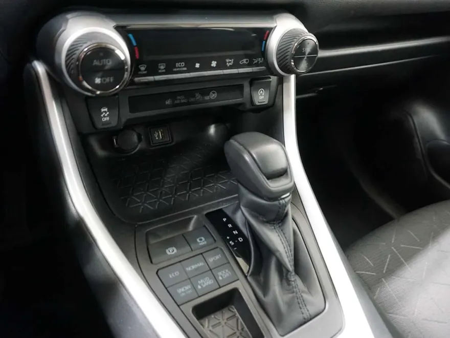 2023 Toyota RAV4 XLE photo 18