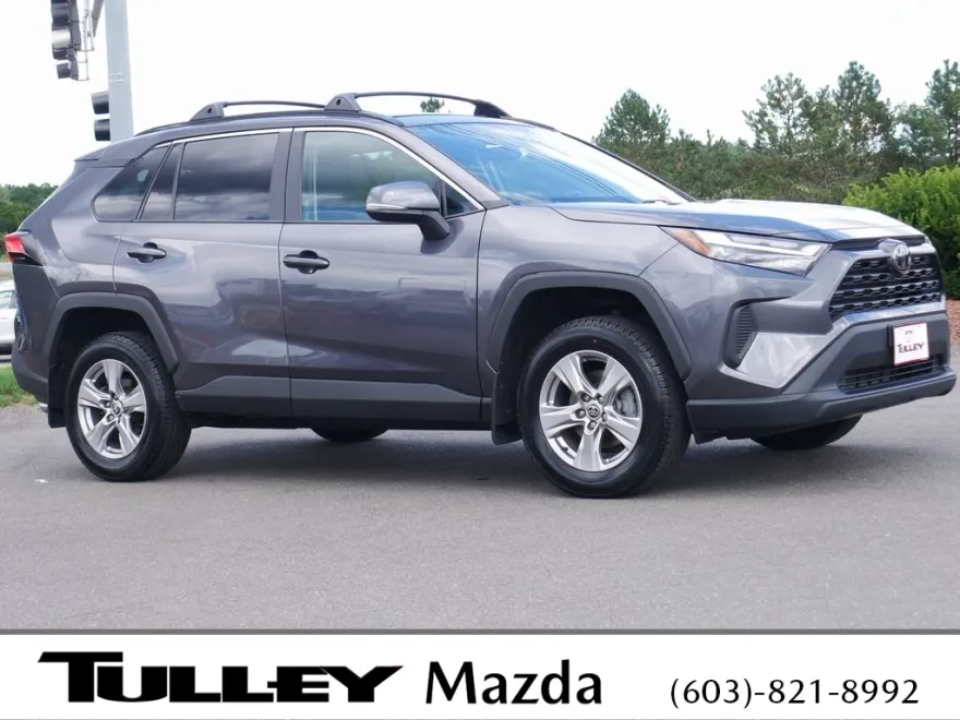 2022 Toyota RAV4 XLE photo 1