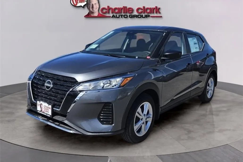 2025 Nissan Kicks Play S photo 1