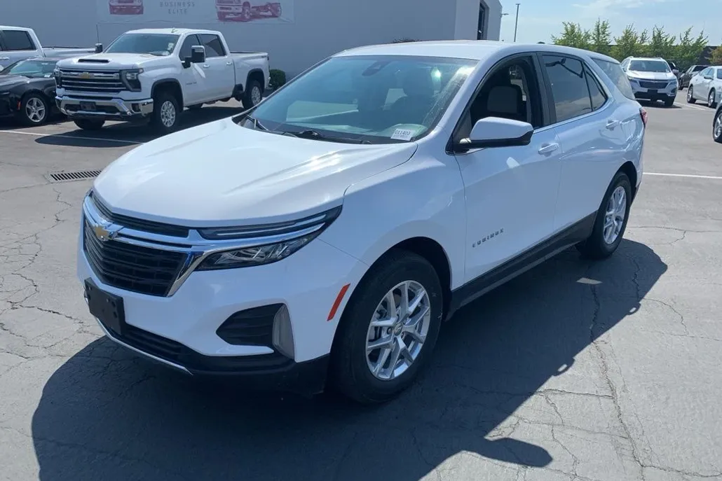 2023 Chevrolet Equinox LT photo 1