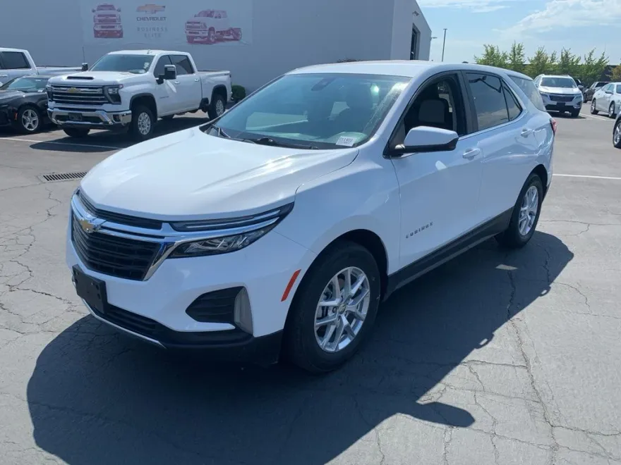 2023 Chevrolet Equinox LT photo 1