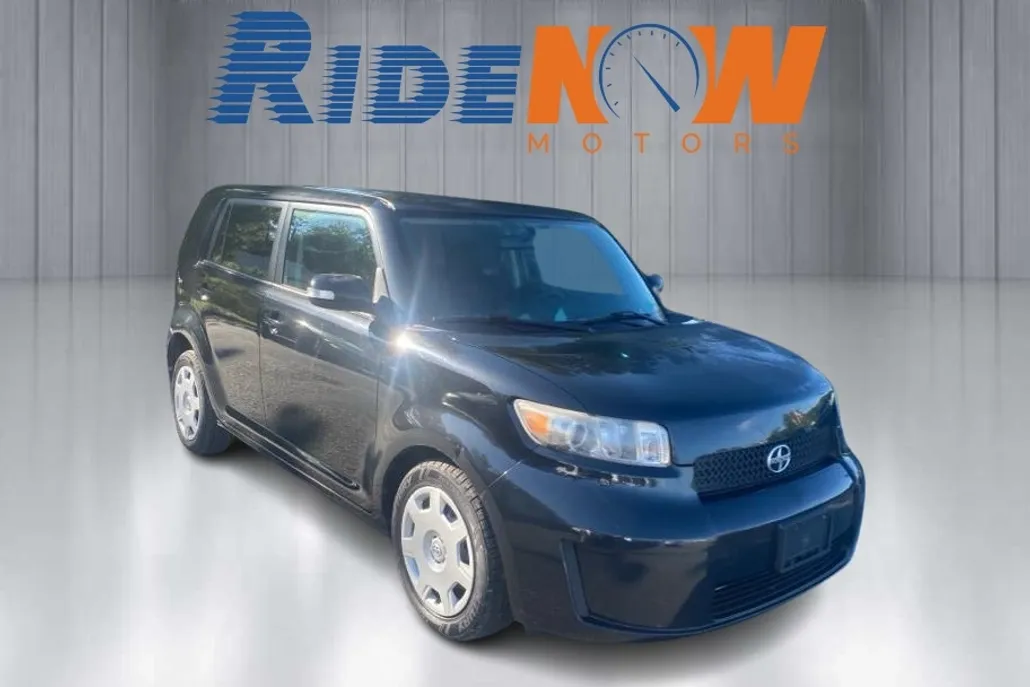 2010 Scion xB photo 1