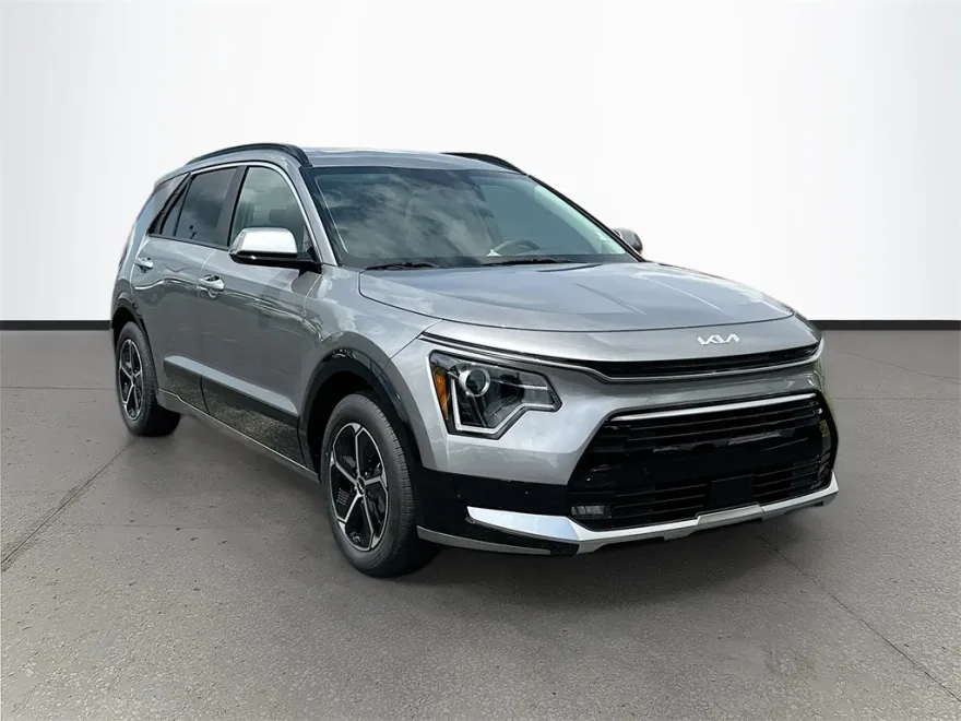 2025 Kia Niro SX photo 1