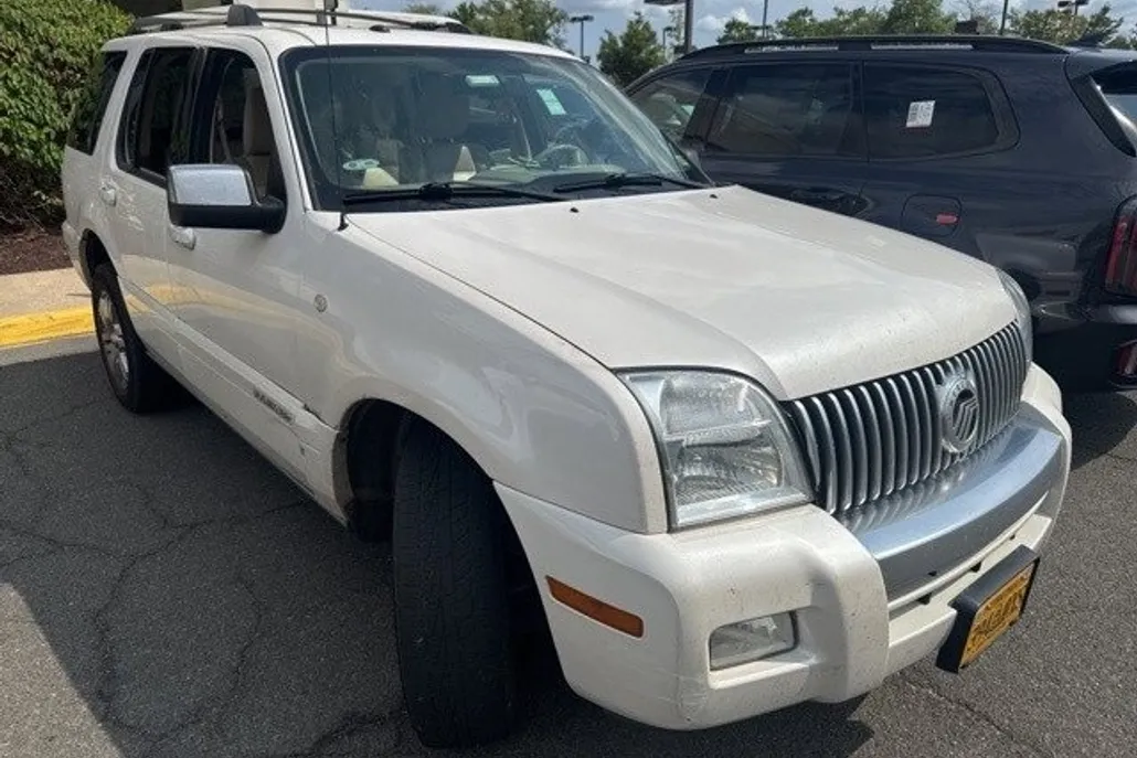 2010 Mercury Mountaineer Premier photo 1