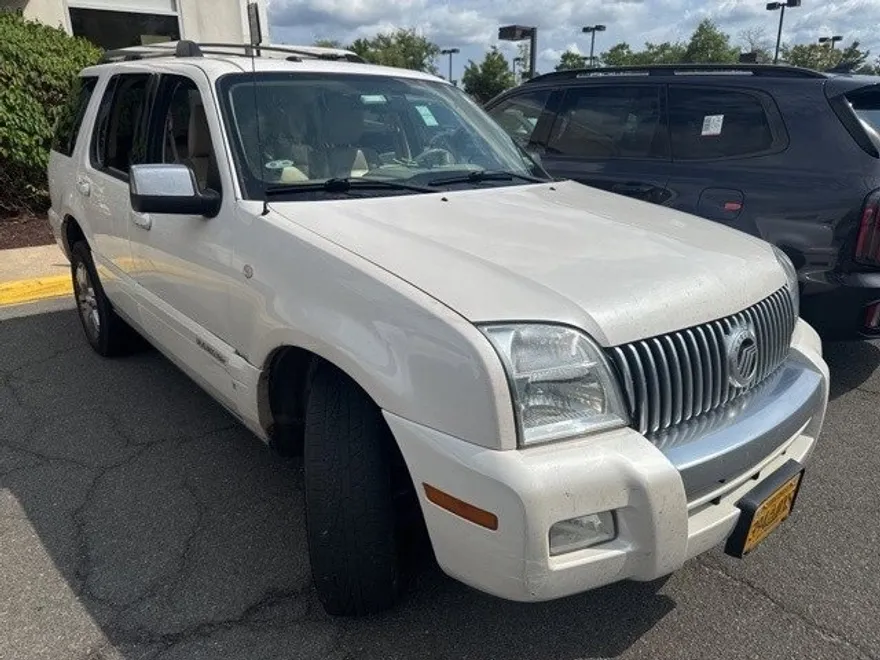 2010 Mercury Mountaineer Premier photo 1