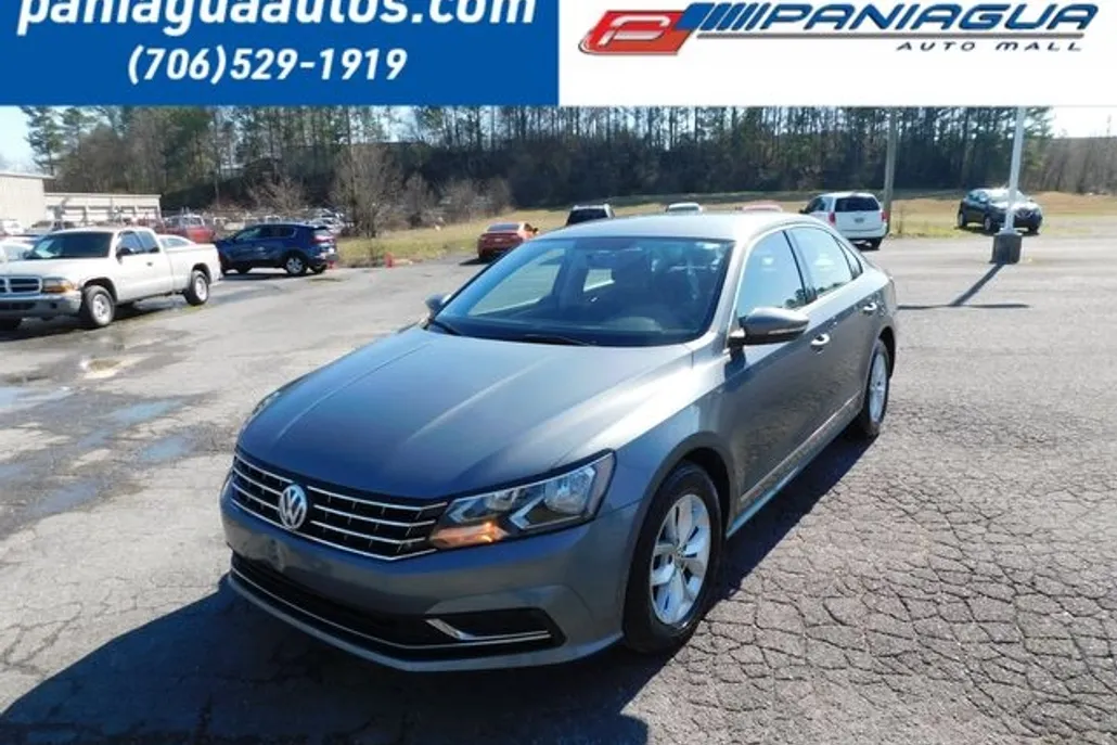 2017 Volkswagen Passat S photo 1