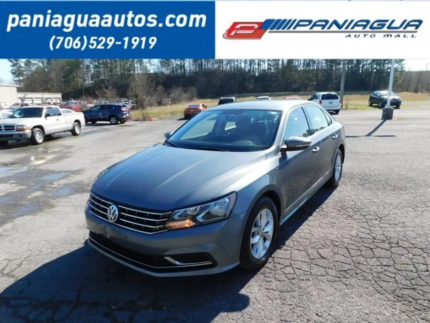 2017 Volkswagen Passat S photo 1