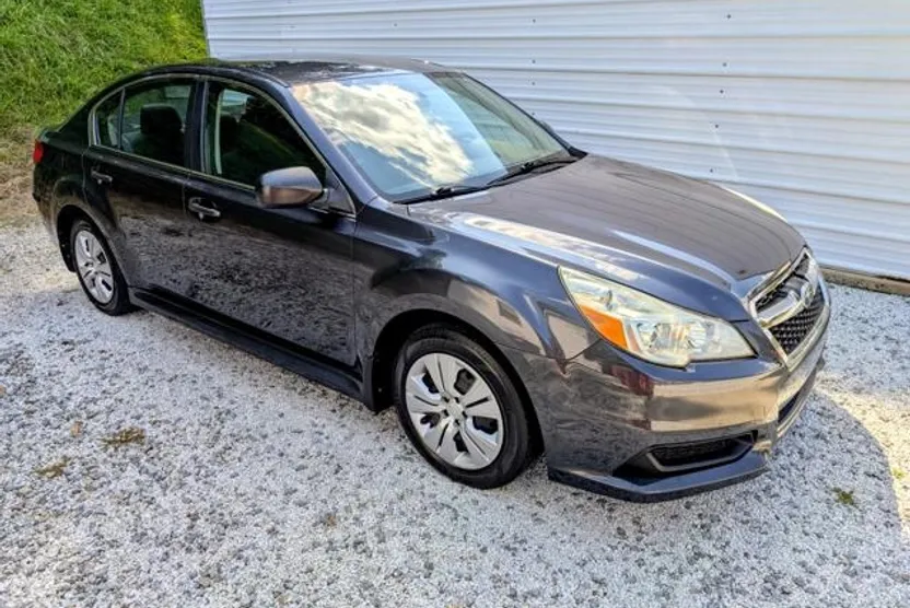 2013 Subaru Legacy 2.5i photo 1
