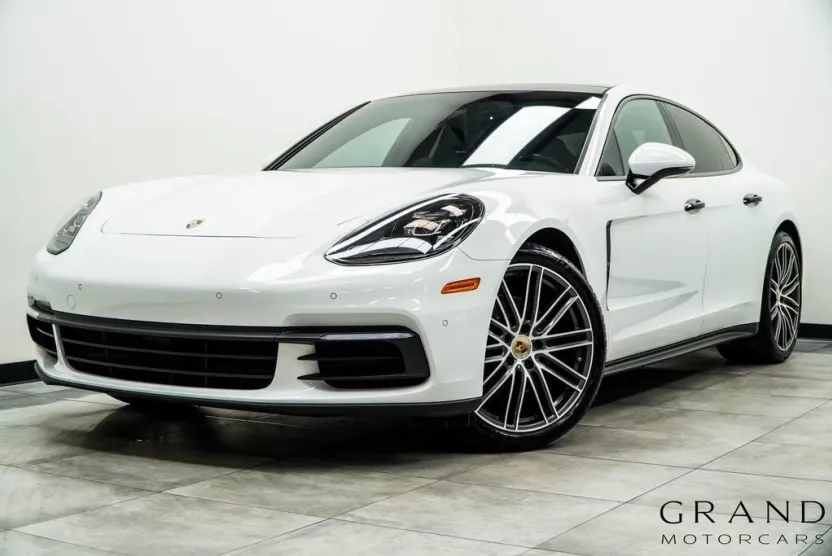 2017 Porsche Panamera 4 photo 1