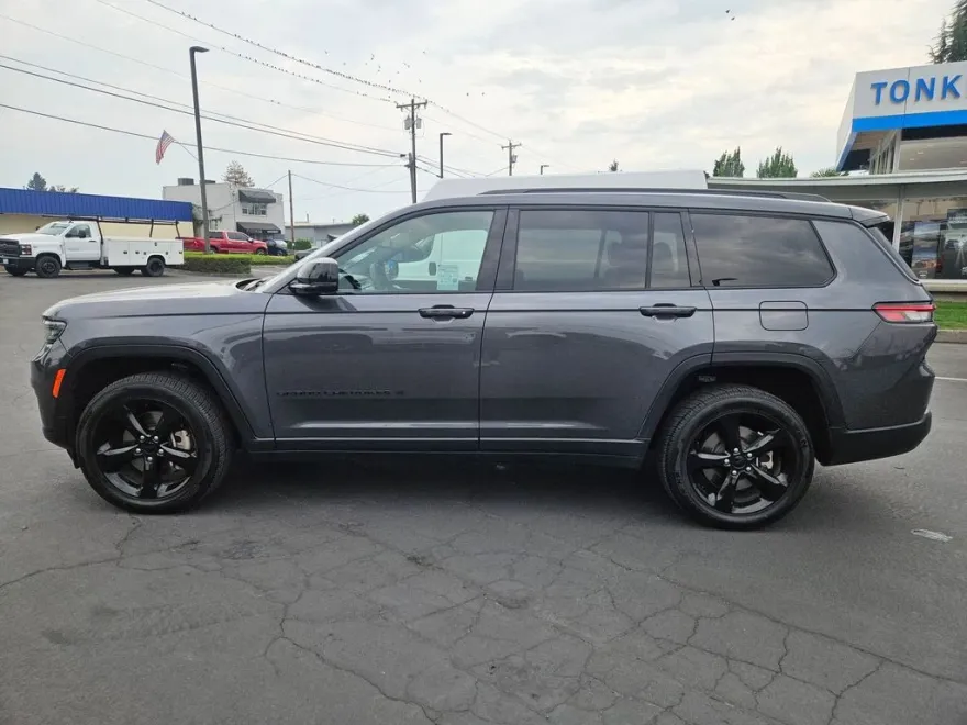 2023 Jeep Grand Cherokee Altitude photo 1